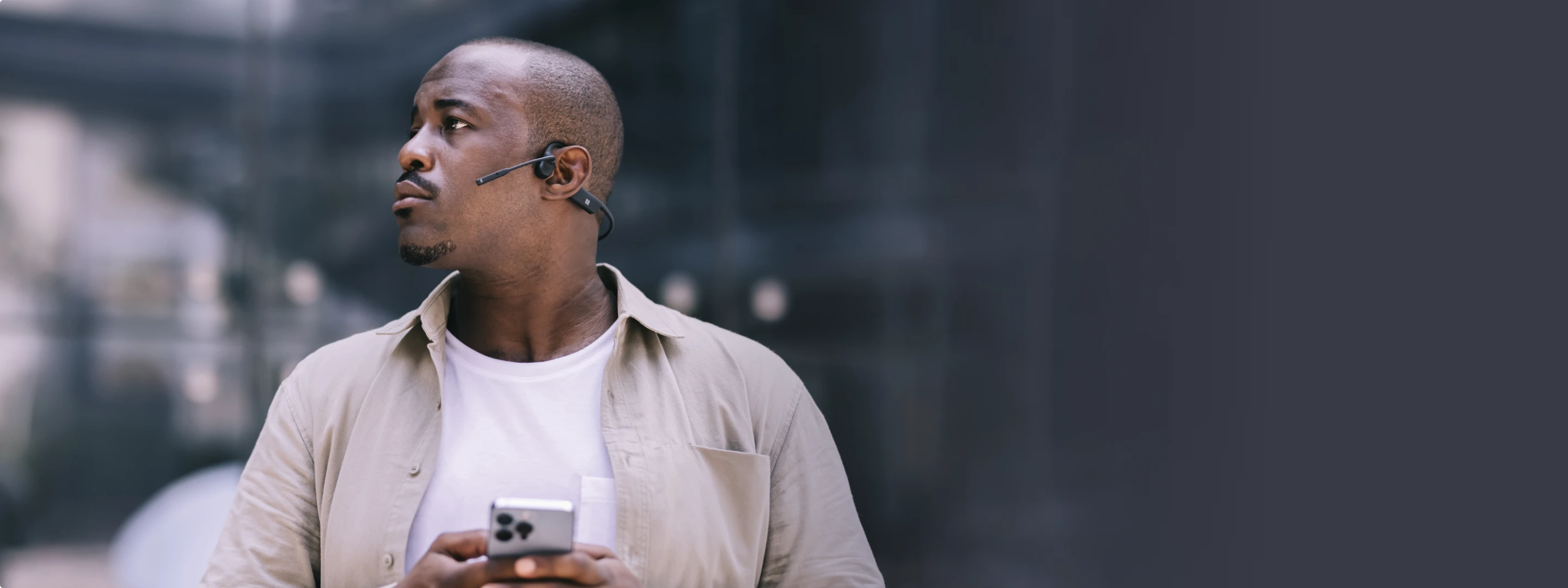 The open-ear design allows you to stay connected to your surrounding environment and pedestrians/vehicles on the road, providing security. At the same time, easily control your audio, communicate clearly, and stay connected to your work at all times.